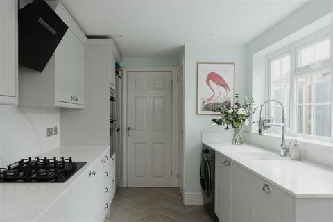 17 Mark Street, Reigate, RH2 0BL