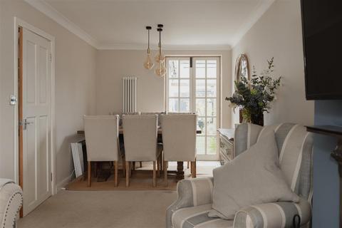 17 Mark Street, Reigate, RH2 0BL