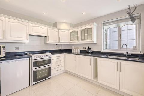 3 bedroom end of terrace house for sale, Parkside, Buckhurst Hill IG9