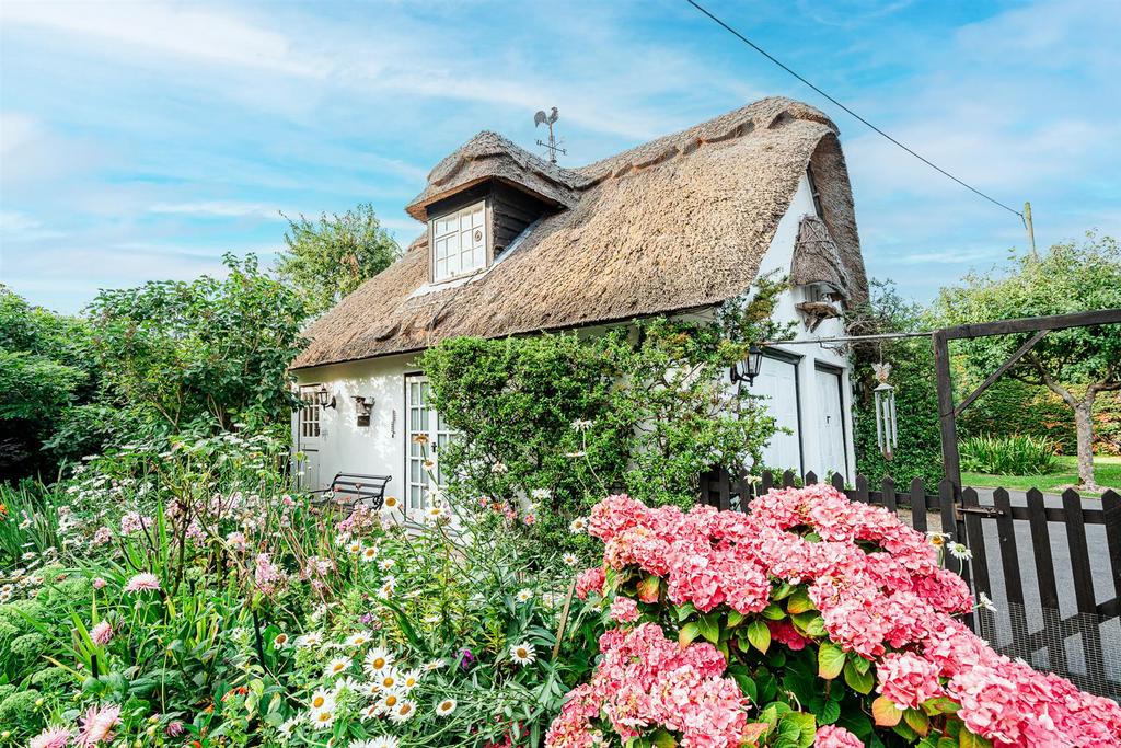 Annexe over double garage.jpg