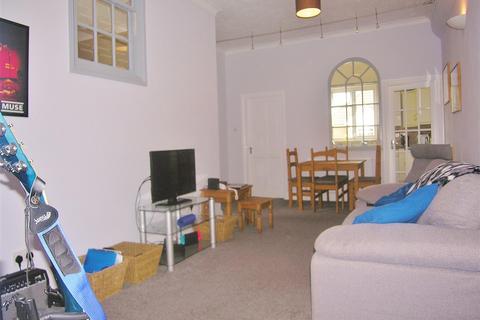 2 bedroom flat to rent, Knaphill