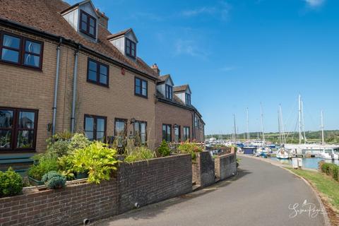 4 bedroom terraced house for sale, Redshank Way, Newport