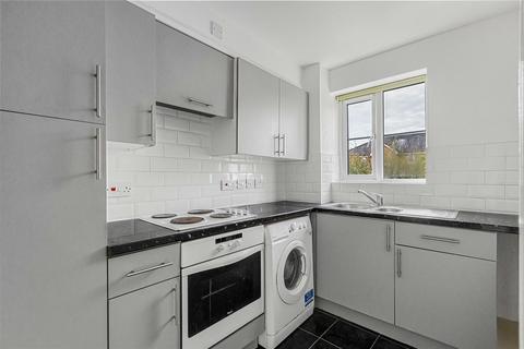 2 bedroom flat to rent, Kirkland Drive, Enfield, EN2