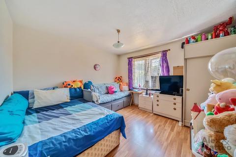 2 Whittaker Way, London, SE1 5RD