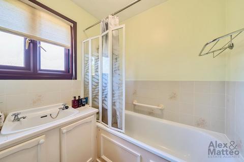 2 Whittaker Way, London, SE1 5RD