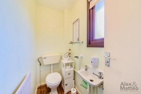 2 Whittaker Way, London, SE1 5RD