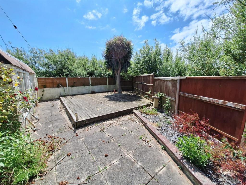 Rear garden 2.jpg