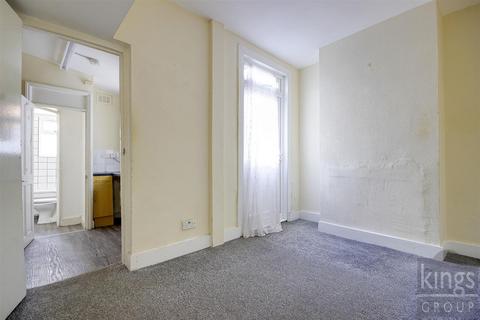 2 bedroom terraced house for sale, Woodend Road, London