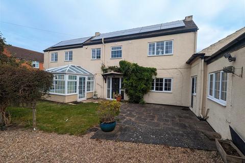 3 bedroom detached house for sale, Queen Street, Balderton