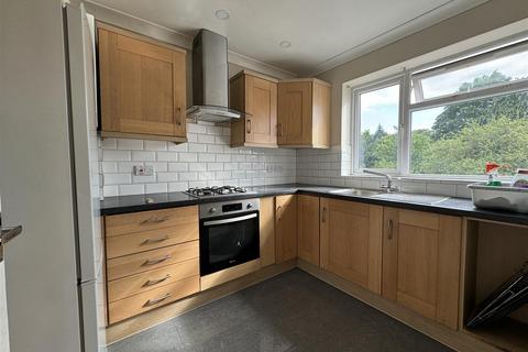 3 bedroom flat to rent, Springfield Road, Windsor SL4