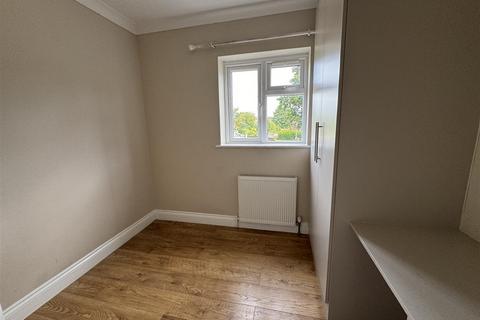 3 bedroom flat to rent, Springfield Road, Windsor SL4