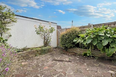 3 bedroom end of terrace house for sale, St. Annes Road, Eastbourne