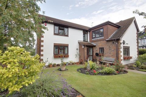 4 bedroom detached house for sale, 66 Beverley Road, Dunswell