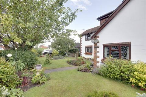 4 bedroom detached house for sale, 66 Beverley Road, Dunswell