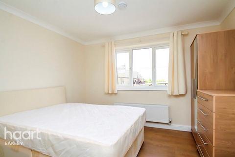 undefined, Howth Drive, Reading