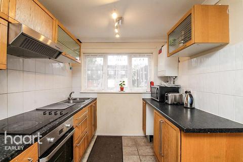 undefined, Howth Drive, Reading