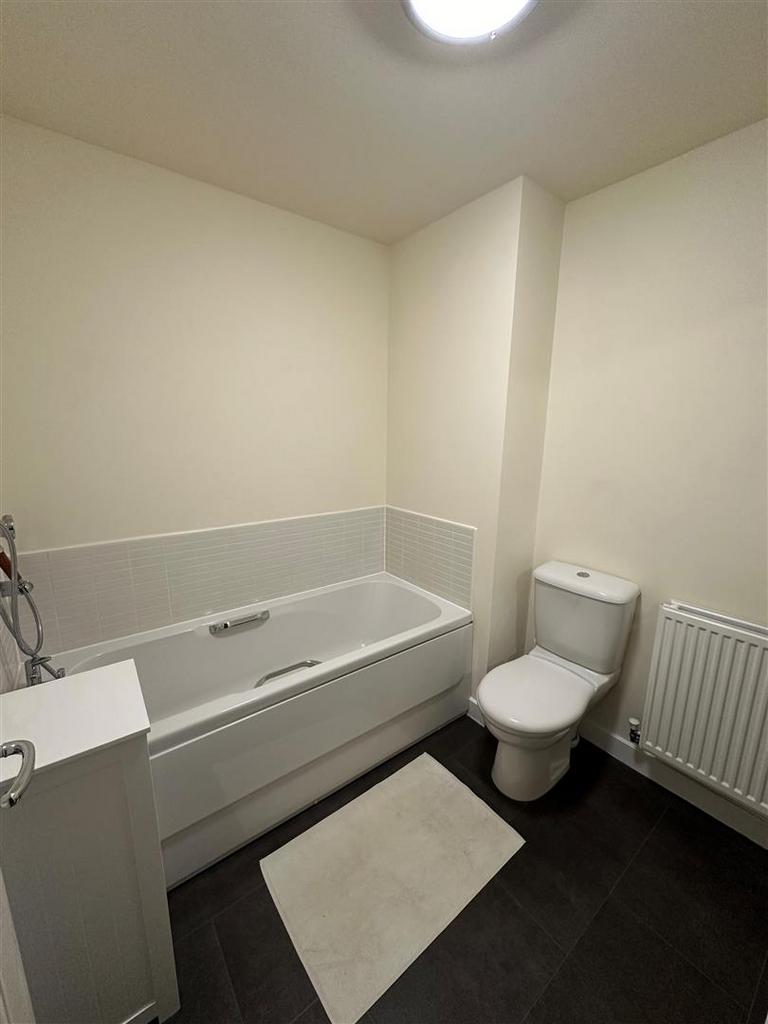 Bathroom 1.jpg