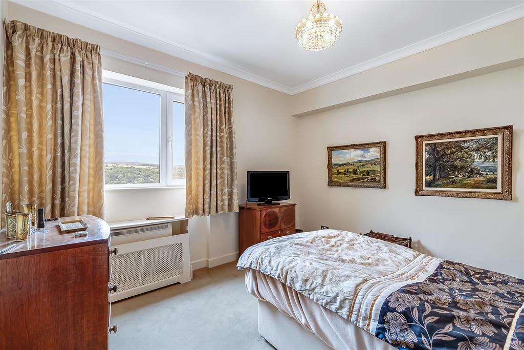 Bedroom 1.jpg