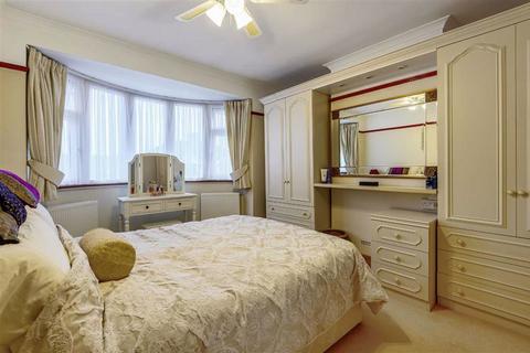 227 Castle Road, Bedford, MK40 3UB