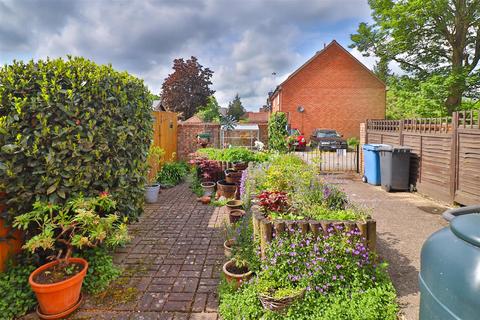 3 bedroom terraced house for sale, Meadows Way, Hadleigh, Ipswich