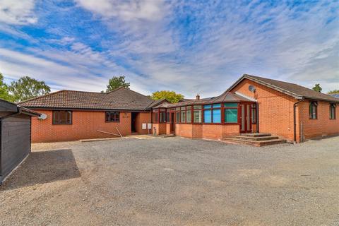 3 bedroom detached bungalow for sale, The Causeway, Hitcham