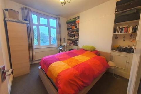 2 bedroom flat to rent, Pinner Road, Harrow