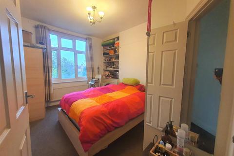 2 bedroom flat to rent, Pinner Road, Harrow