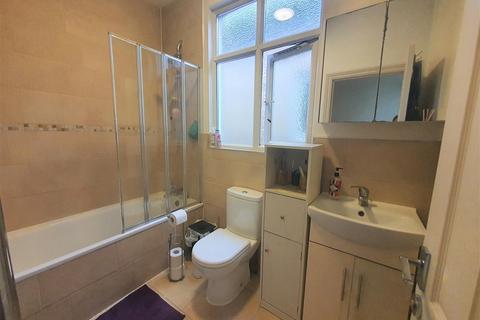 2 bedroom flat to rent, Pinner Road, Harrow