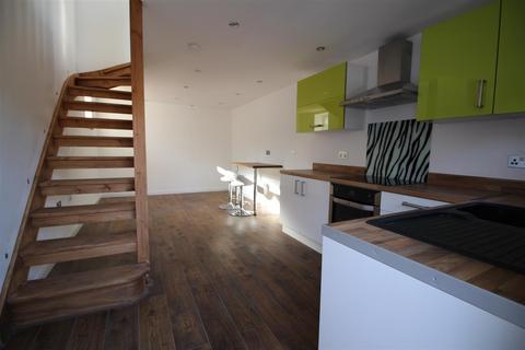 1 bedroom barn conversion to rent, Barnet Lane, Elstree, Borehamwood