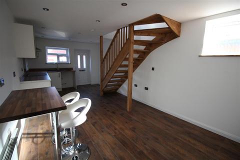 1 bedroom barn conversion to rent, Barnet Lane, Elstree, Borehamwood