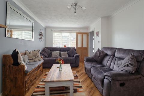 11 Curbar Close, North Wingfield, Chesterfield, S42 5PS
