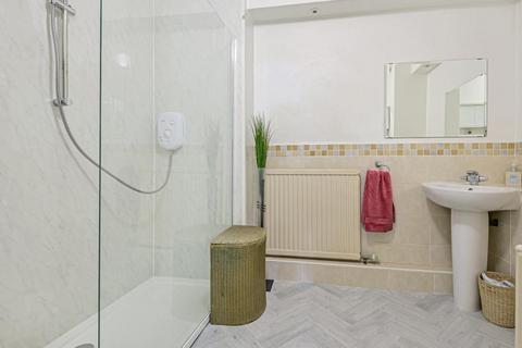 3, Newlands Buckingham Close, Guildford, GU1 1TR