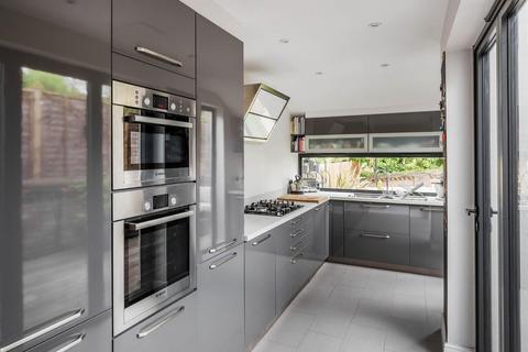 14 Cheselden Road, Guildford, GU1 3SB