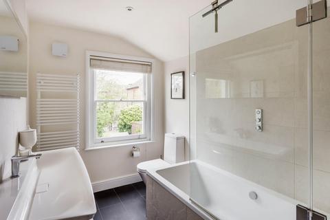 14 Cheselden Road, Guildford, GU1 3SB