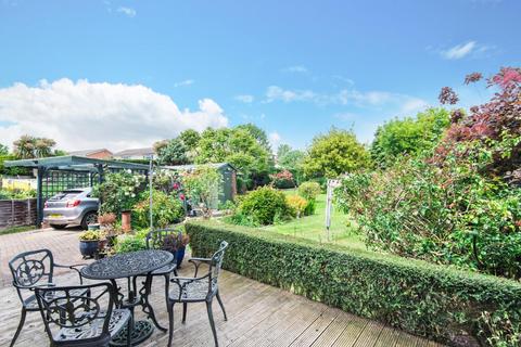 13 Manor Crescent, Guildford, GU2 9NF