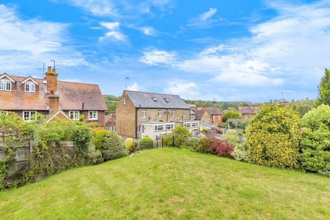 107 The Street, Puttenham, Guildford, GU3 1AT