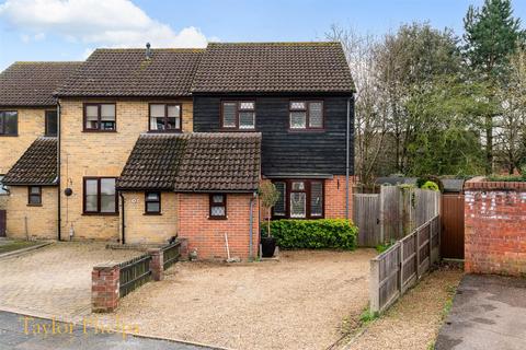 12 Rumsley, Waltham Cross, EN7 6BW