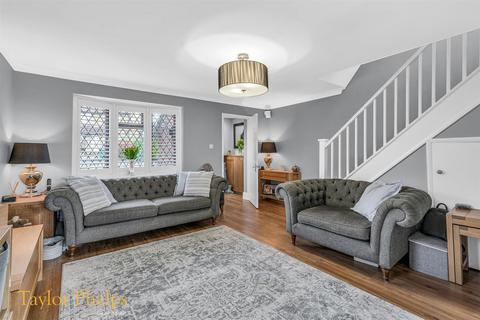 12 Rumsley, Waltham Cross, EN7 6BW