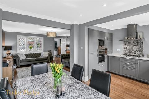 12 Rumsley, Waltham Cross, EN7 6BW