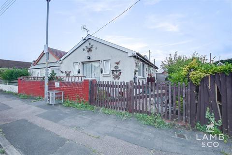 2 bedroom detached bungalow for sale, Meadow Way, Clacton-On-Sea CO15