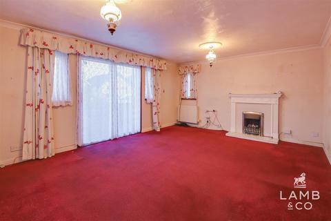 2 bedroom detached bungalow for sale, Meadow Way, Clacton-On-Sea CO15