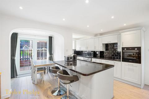 31 Delfcroft, Ware, SG12 0BH