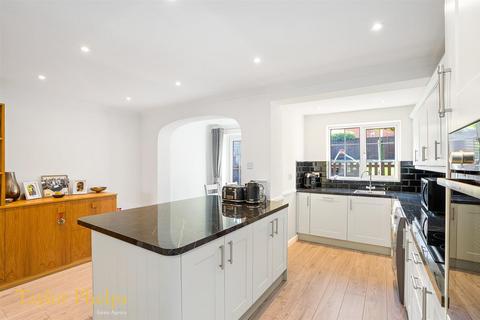 31 Delfcroft, Ware, SG12 0BH