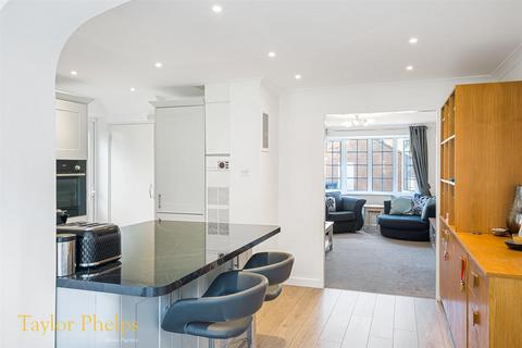 31 Delfcroft, Ware, SG12 0BH