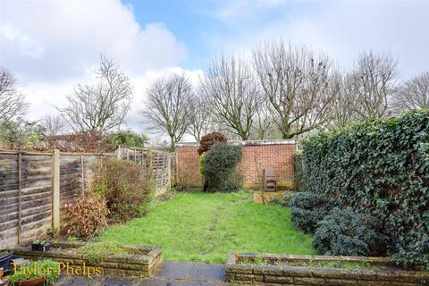 7 Frensham, Cheshunt, Waltham Cross, EN7 6HB