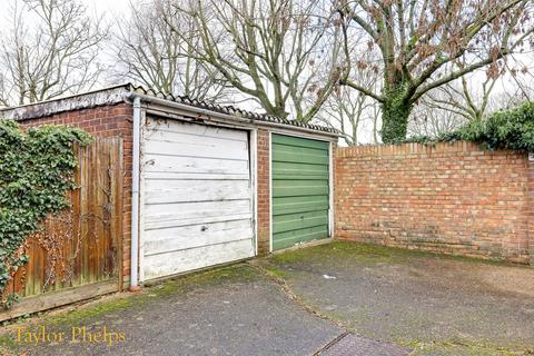 7 Frensham, Cheshunt, Waltham Cross, EN7 6HB