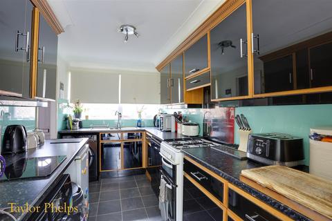 86 Cavell Road, Cheshunt, Waltham Cross, EN7 6JL
