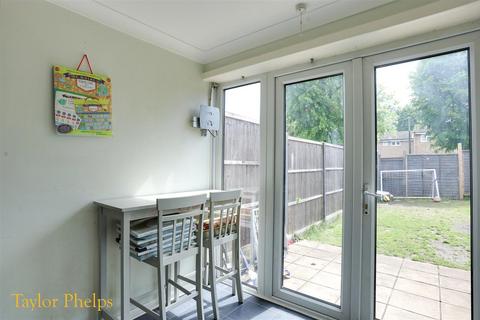 86 Cavell Road, Cheshunt, Waltham Cross, EN7 6JL