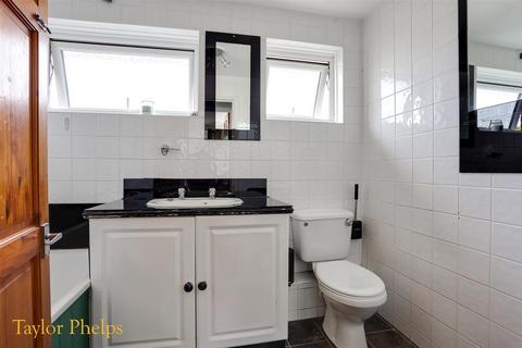 86 Cavell Road, Cheshunt, Waltham Cross, EN7 6JL