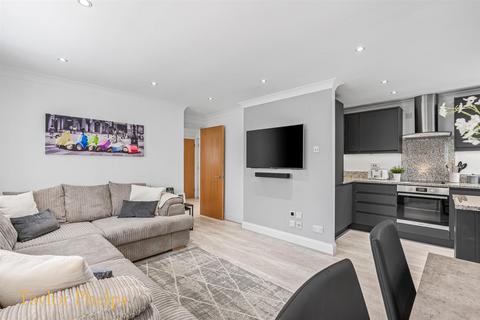 6 Deer Close, Hertford, SG13 7NR